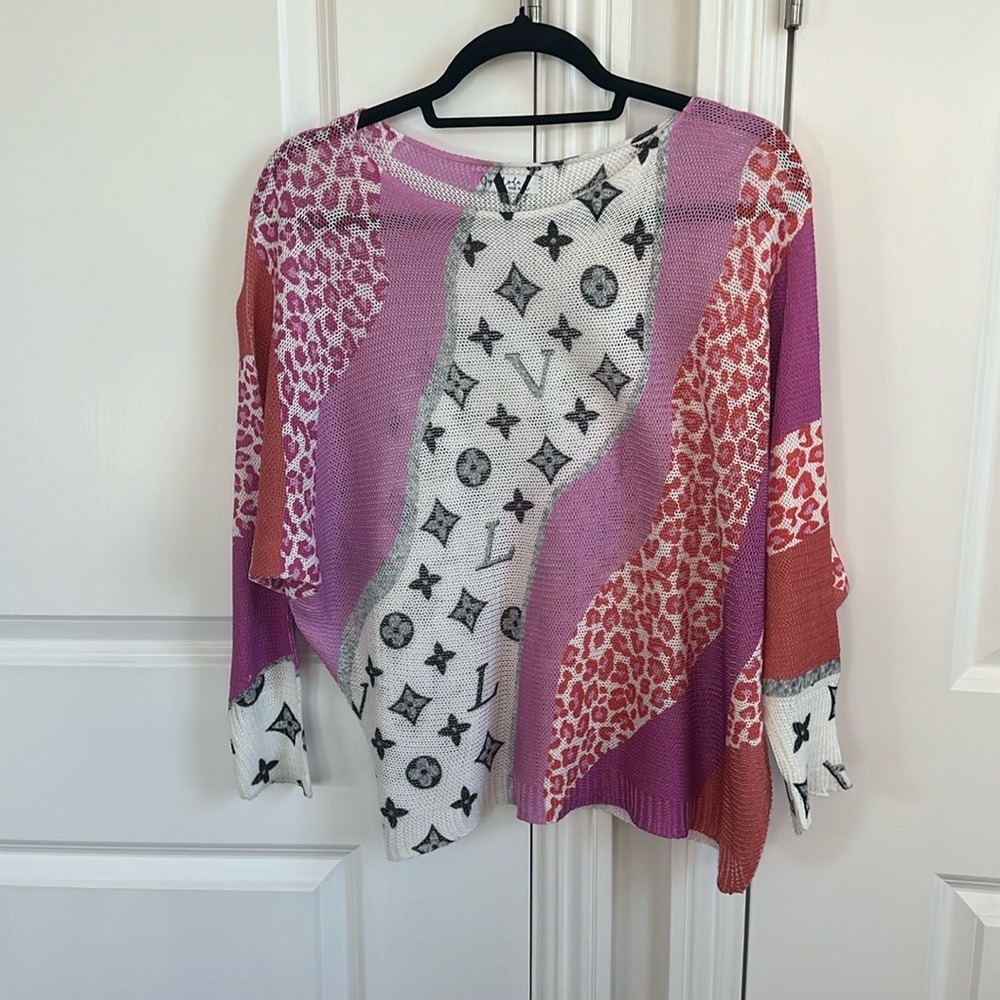 Cute light weight sweater